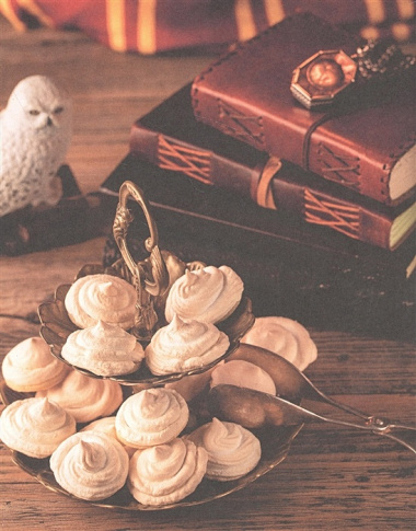 Волшебная выпечка Гарри Поттера. 60 рецептов от пирогов миссис Уизли до тортов тети Петунии. Иллюстрированное неофициальное издание