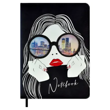 Записная книжка «Девушка в очках» А6+, 96 листов в клетку, кожзам, Феникс+