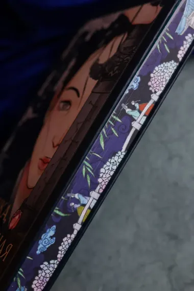 Девушка, изгоняющая духов